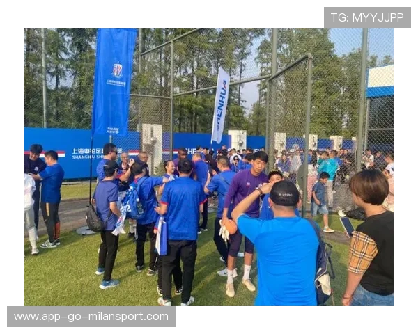 上海申花全队在康桥基地进行积分清零后的首场合练